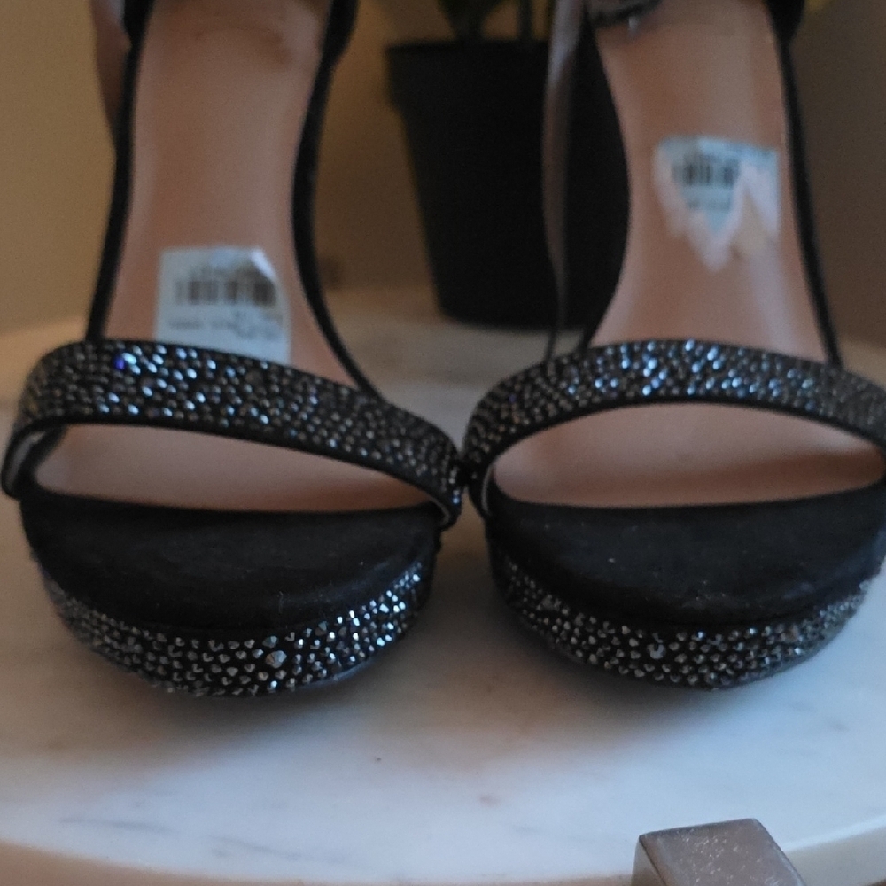 INC International Concepts Black and Tan Heels - Picture 3 of 9